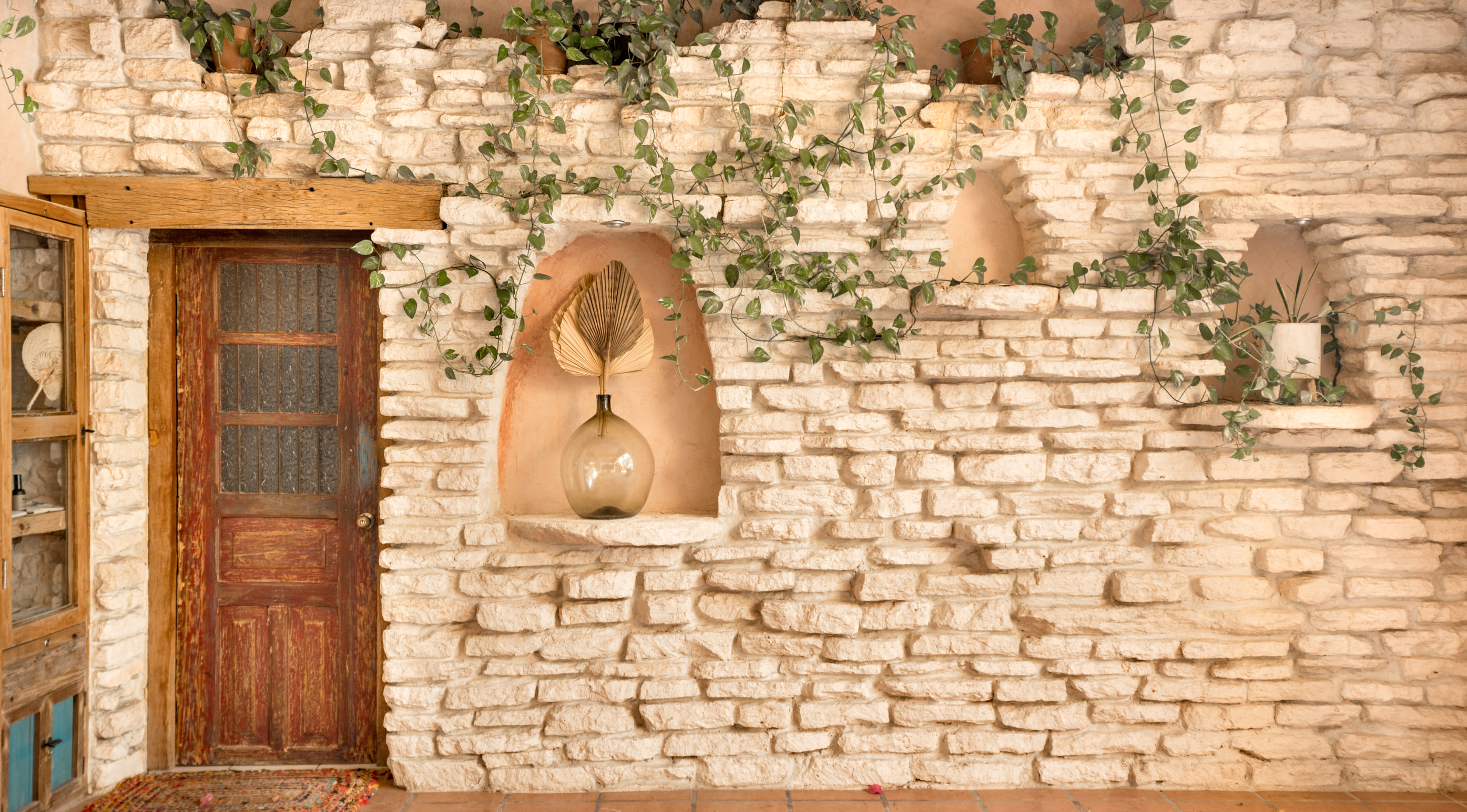 Hotel Casa Colibrí, vista exterior con plantas tropicales